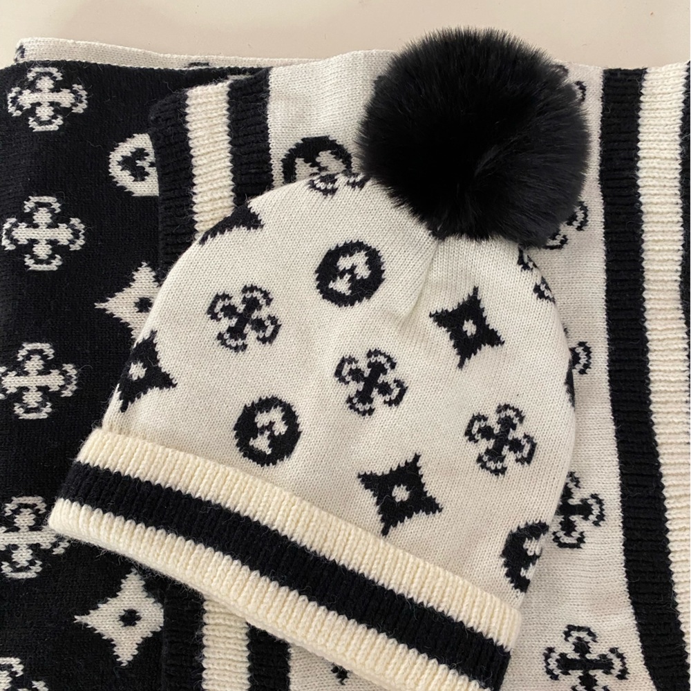 Black and Ivory reversible hat and scarf set